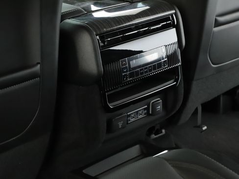 Used 2022 Jeep Wagoneer Series II w/ Convenience Group I AWD/4WD image 7
