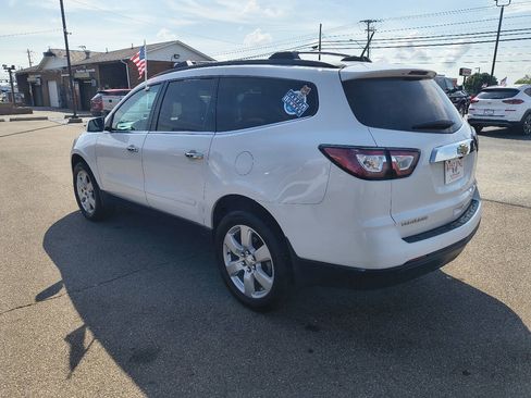 Used 2017 Chevrolet Traverse LT w/ Style and Technology Package FWD image 10