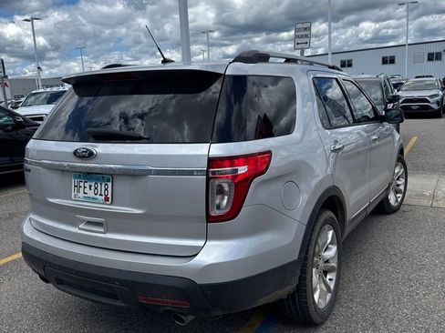 Used 2015 Ford Explorer XLT w/ Equipment Group 202A FWD image 2