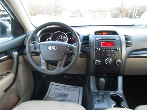 Used 2013 Kia Sorento LX image 26