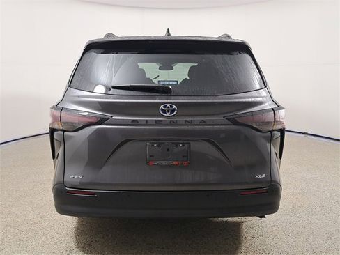 Used 2025 Toyota Sienna XLE image 6