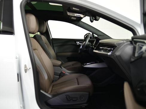 Certified 2025 Audi Q4 e-tron Premium w/ Convenience Package image 18