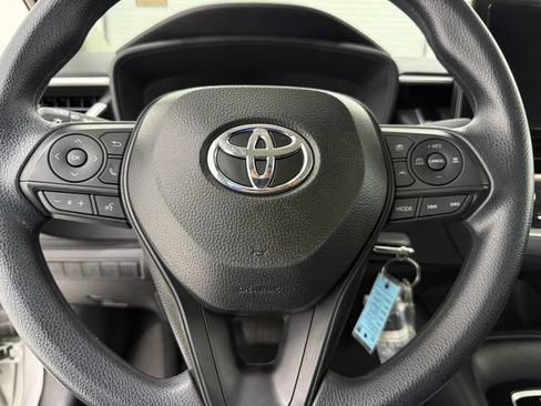Used 2025 Toyota Corolla LE FWD image 9