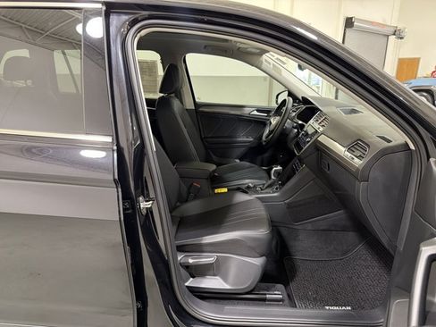 Certified 2024 Volkswagen Tiguan SE w/ Panoramic Sunroof Package AWD/4WD image 36