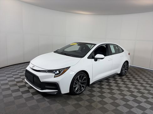 Used 2021 Toyota Corolla SE FWD image 2
