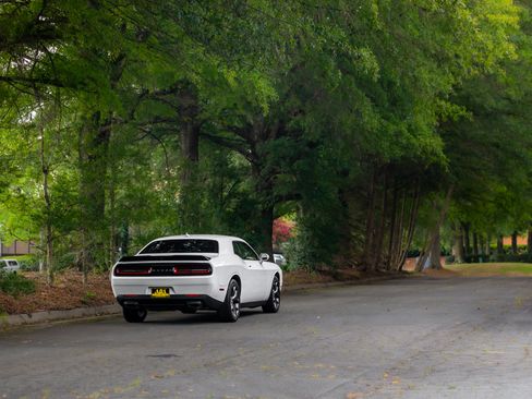 Used 2018 Dodge Challenger SXT Plus RWD image 38