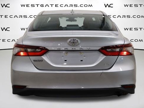 Used 2022 Toyota Camry LE image 5