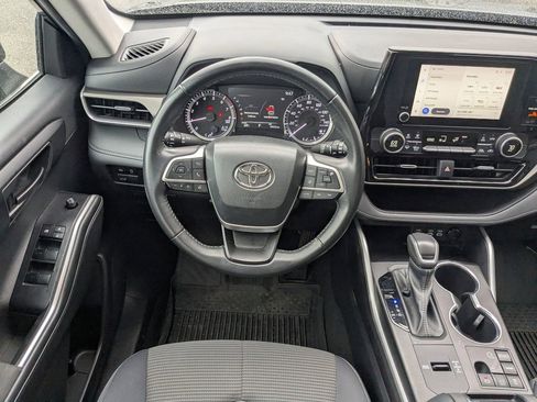 Used 2023 Toyota Highlander LE image 16
