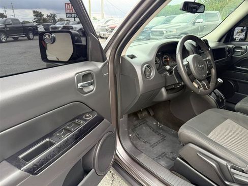 Used 2016 Jeep Patriot Latitude FWD image 19