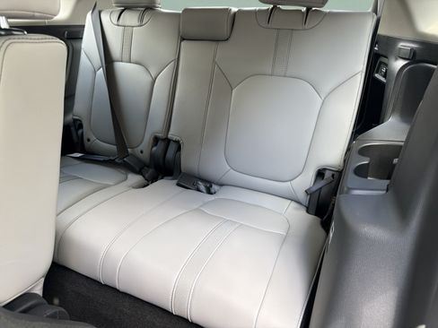 Used 2025 Honda Pilot EX-L image 19