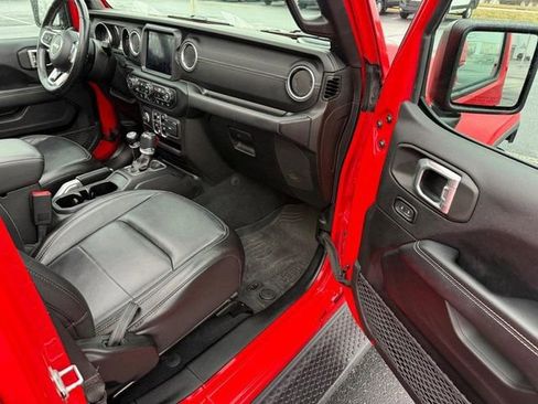 Used 2020 Jeep Wrangler Unlimited Sahara image 16