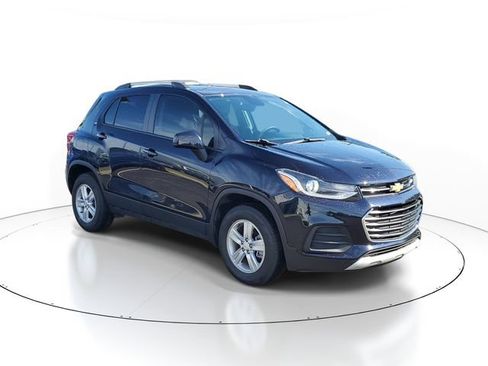 Used 2022 Chevrolet Trax LT w/ LT Convenience Package AWD/4WD image 2