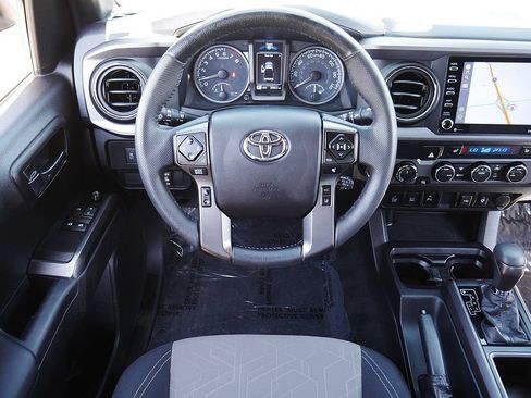 Used 2021 Toyota Tacoma TRD Off-Road w/ TRD Premium Off Road Package AWD/4WD image 18