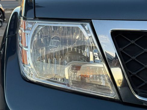 Used 2017 Nissan Frontier SV image 5