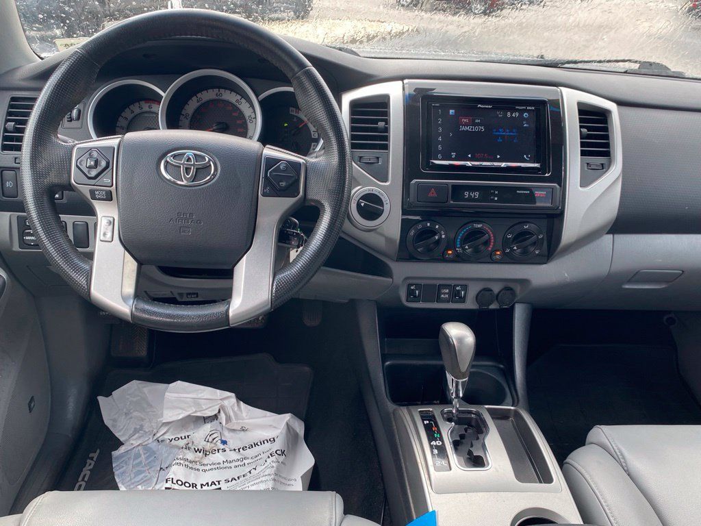 Used 2014 Toyota Tacoma 4x4 Double Cab w/ Limited Package image 9