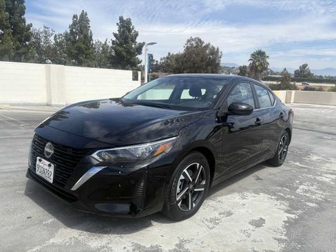 Used 2025 Nissan Sentra SV FWD image 4