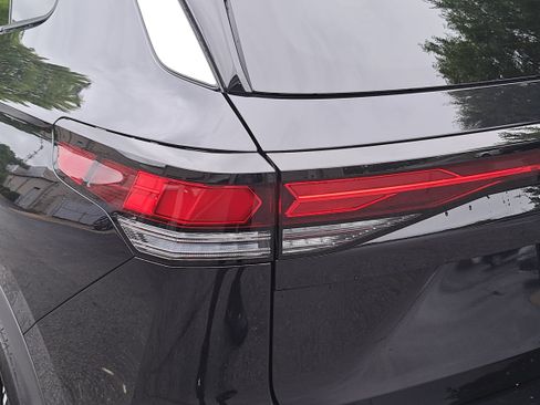 Certified 2025 Volkswagen Tiguan S FWD image 58