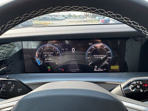 New 2025 Volkswagen Tiguan SE image 22