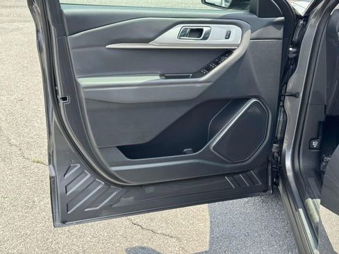 Used 2025 Ford Explorer Active w/ Active Comfort Package image 16