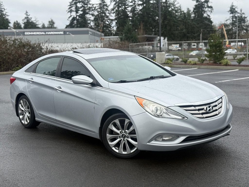 Used 2013 Hyundai Sonata SE w/ Navigation & Sunroof Pkg FWD image 2