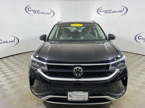 Used 2022 Volkswagen Taos SE image 2