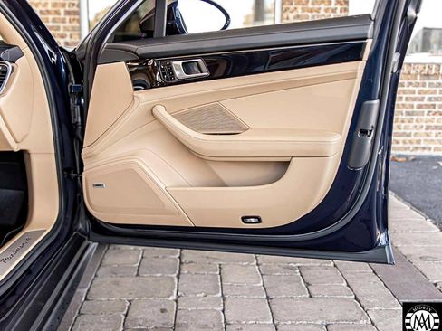 Used 2018 Porsche Panamera 4 image 46