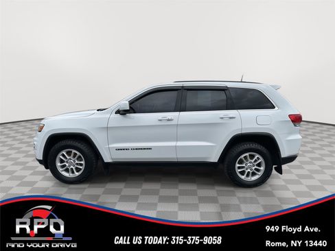 Used 2018 Jeep Grand Cherokee Laredo image 2