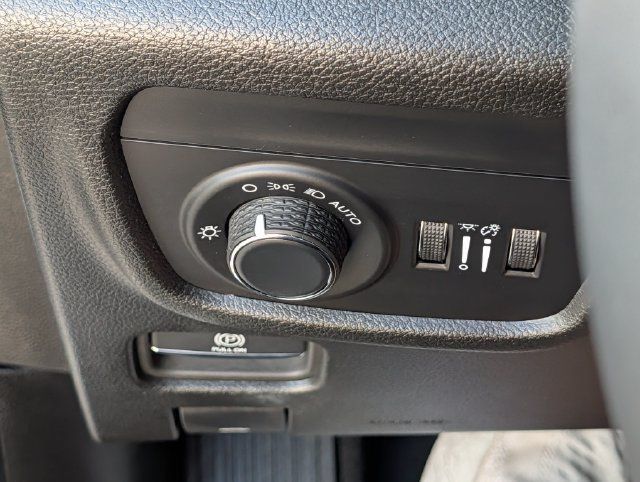 Used 2024 Jeep Grand Cherokee L Altitude AWD/4WD image 23