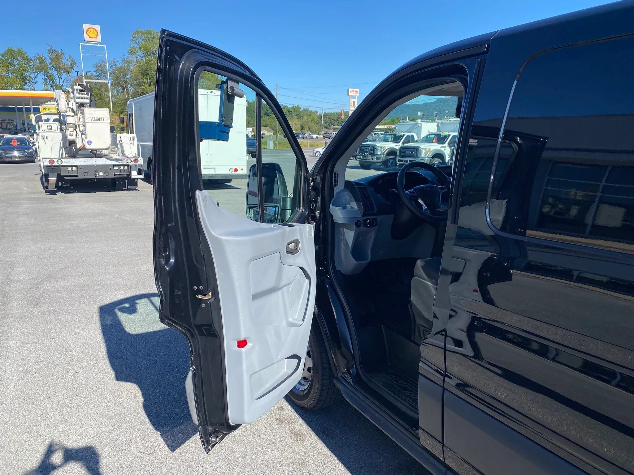 Used 2018 Ford Transit 150 130 Low Roof RWD image 7