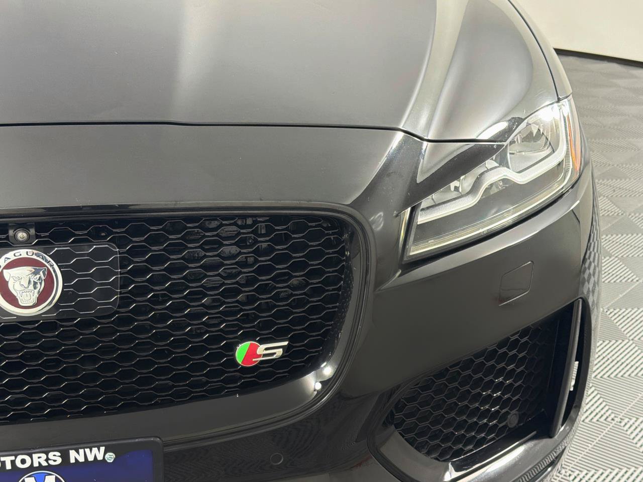 Used 2018 Jaguar F-PACE S AWD/4WD image 4