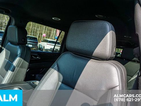 Used 2024 Chevrolet Suburban LT image 18