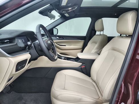 New 2025 Jeep Grand Cherokee Limited image 19