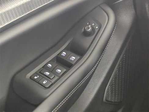 New 2025 Jeep Grand Cherokee Altitude image 17