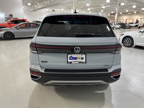 New 2026 Volkswagen Taos SE image 7