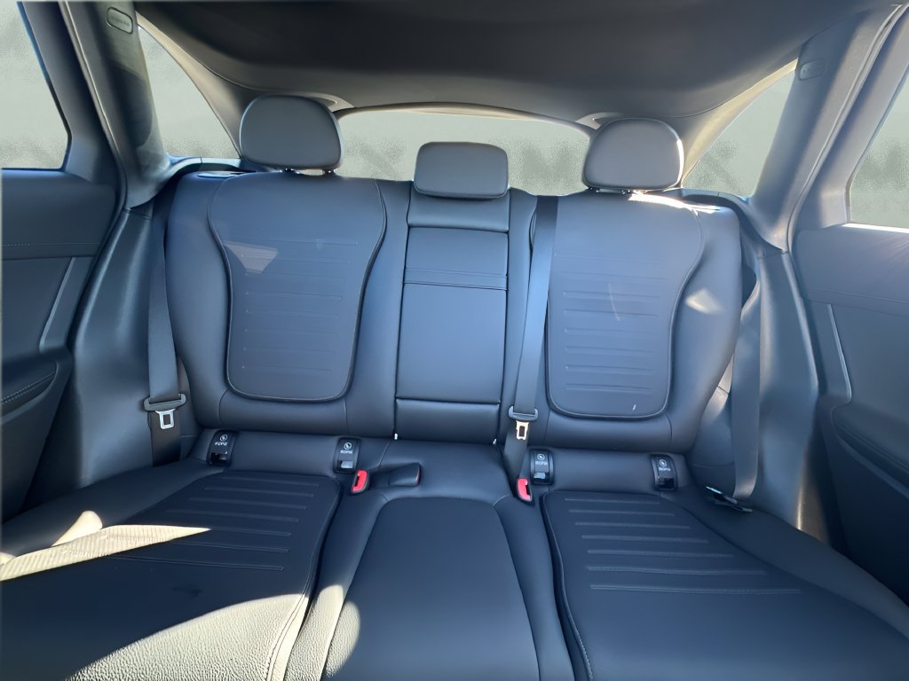 Used 2024 Mercedes-Benz GLC 300 4MATIC image 11