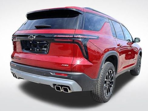 Used 2024 Chevrolet Traverse Z71 image 10