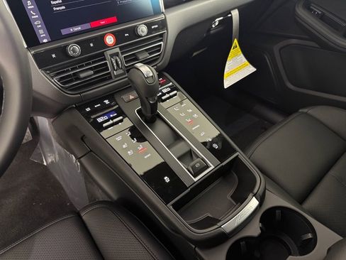 New 2026 Porsche Macan AWD/4WD image 25