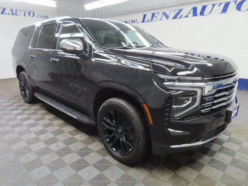 Used 2025 Chevrolet Suburban Premier image 3
