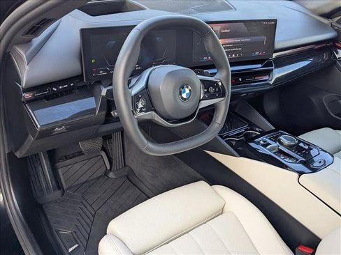 Used 2025 BMW 530i w/ Premium Package image 10