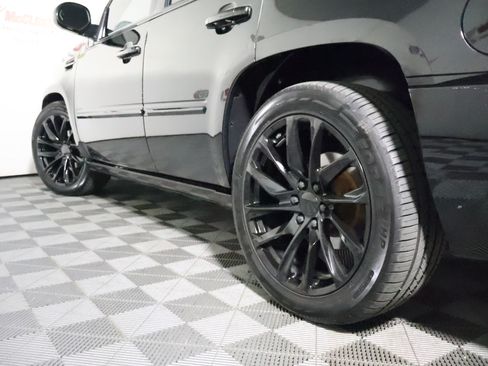 Used 2012 Cadillac Escalade Platinum AWD/4WD image 15