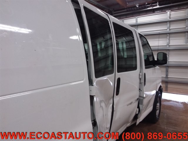 Used 2017 Chevrolet Express 2500 RWD image 16