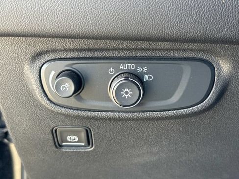 Used 2022 GMC Terrain SLE w/ Driver Convenience Package FWD image 27