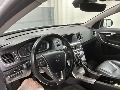Used 2018 Volvo V60 T5 Cross Country w/ Convenience Package image 10