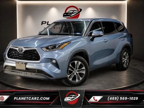 Used 2021 Toyota Highlander XLE FWD image 1