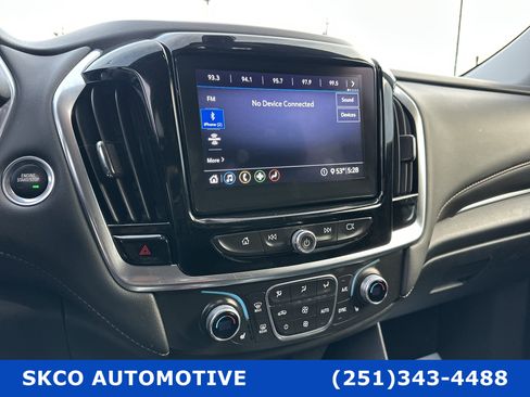 Used 2021 Chevrolet Traverse LT image 16