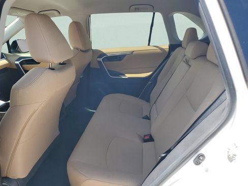 Used 2019 Toyota RAV4 LE FWD image 10