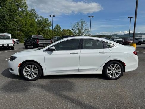 Used 2015 Chrysler 200 Limited FWD image 4