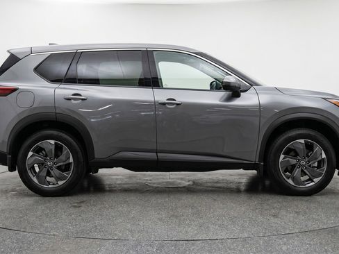 Used 2025 Nissan Rogue SV AWD/4WD image 11