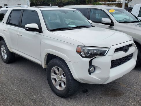 Used 2017 Toyota 4Runner SR5 Premium image 3