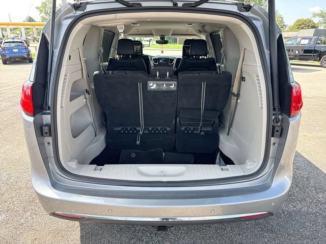 Used 2020 Chrysler Pacifica Touring-L Plus FWD image 25